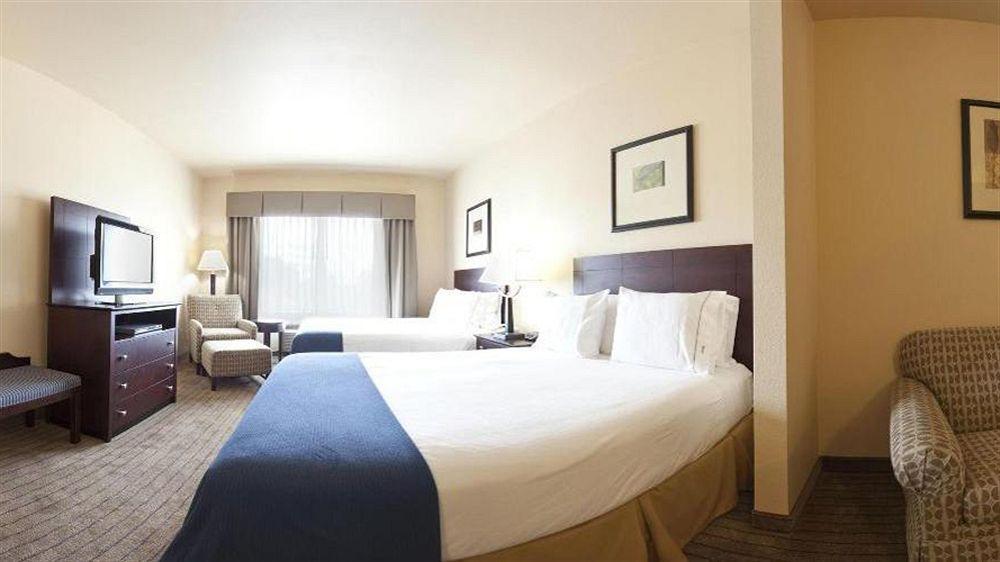 Holiday Inn Express Hotel & Suites Marshall By Ihg Экстерьер фото