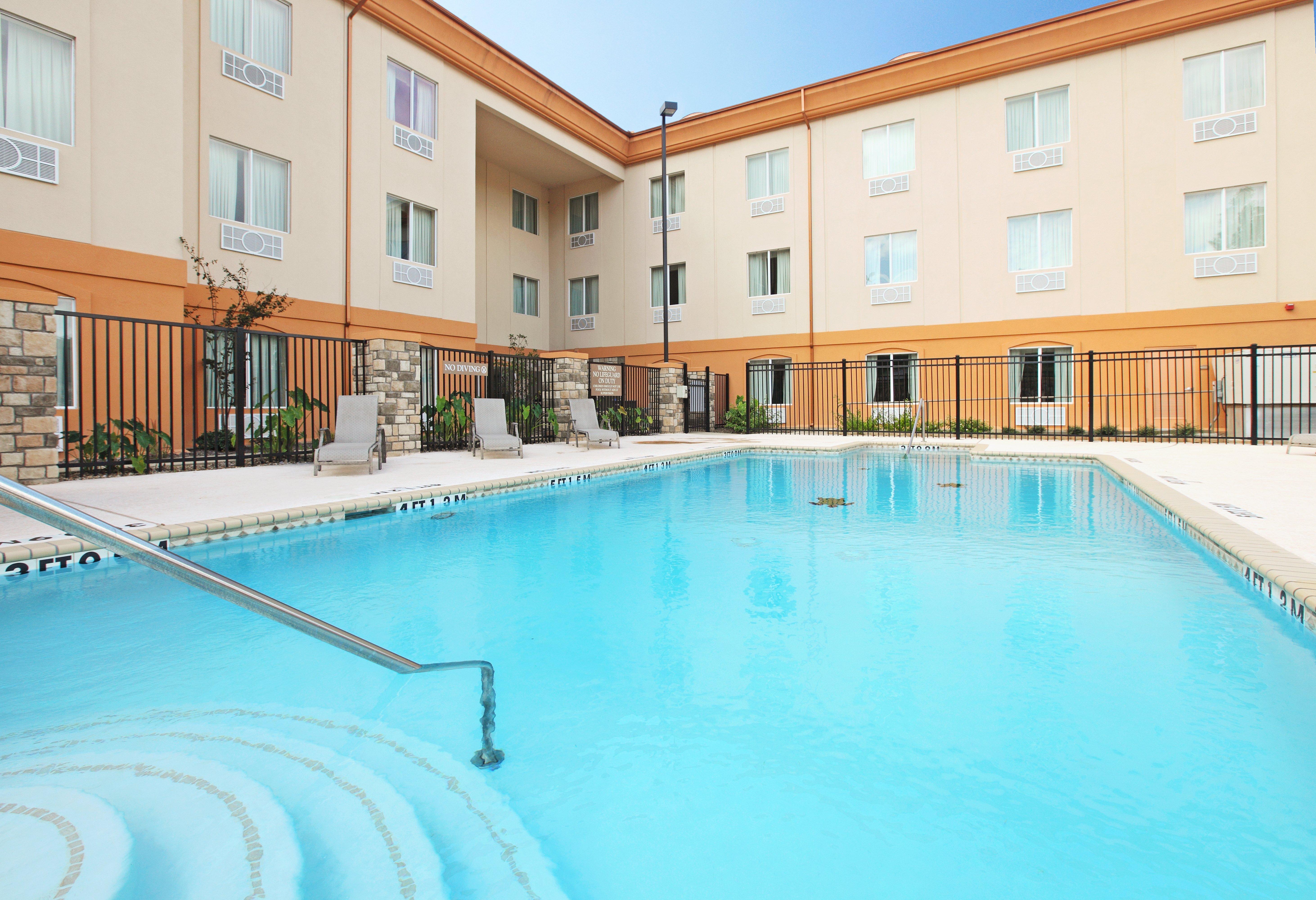 Holiday Inn Express Hotel & Suites Marshall By Ihg Экстерьер фото