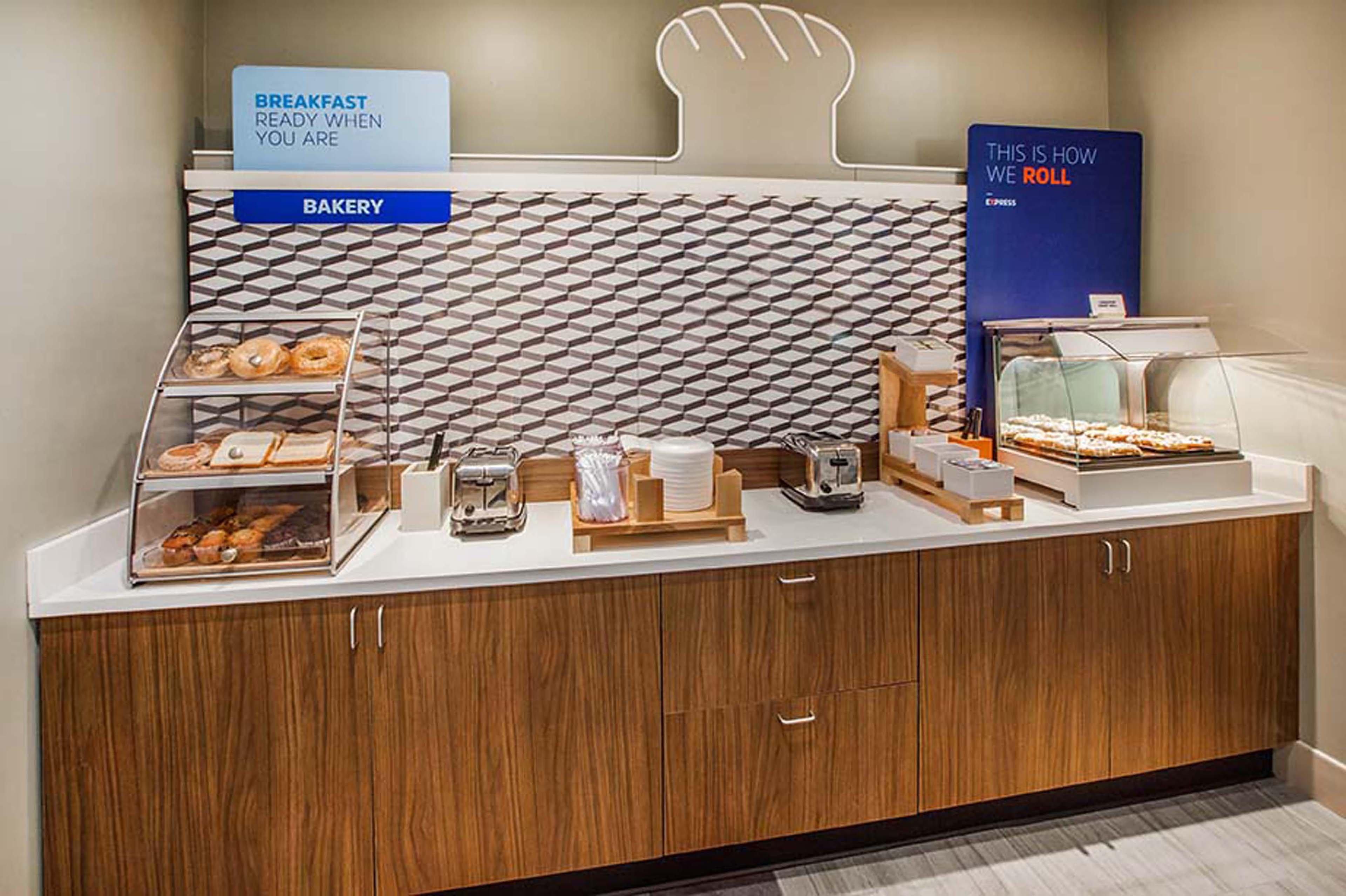 Holiday Inn Express Hotel & Suites Marshall By Ihg Экстерьер фото