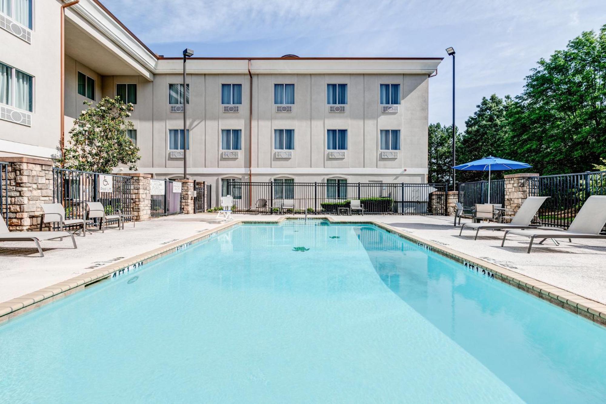 Holiday Inn Express Hotel & Suites Marshall By Ihg Экстерьер фото