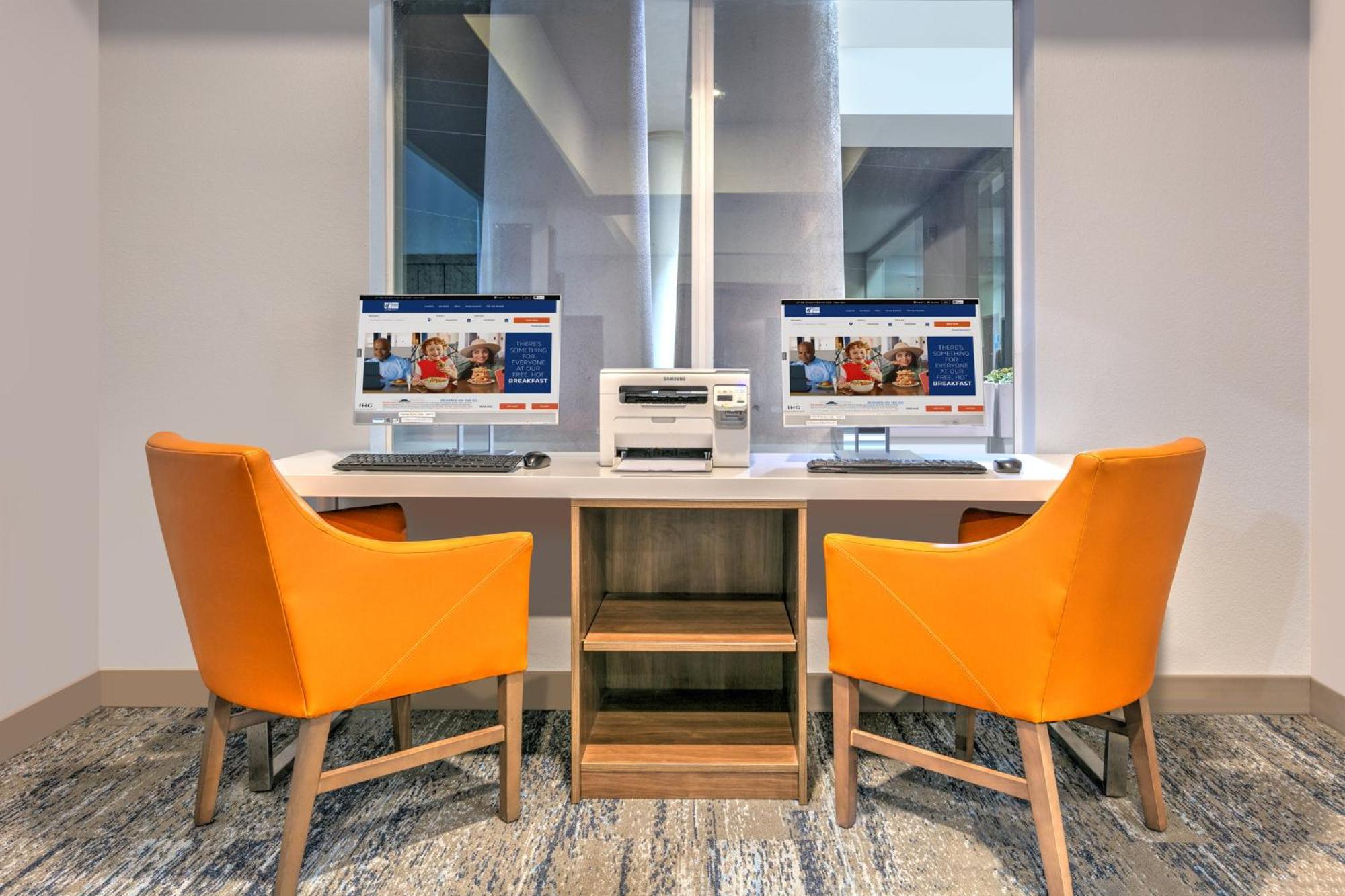 Holiday Inn Express Hotel & Suites Marshall By Ihg Экстерьер фото