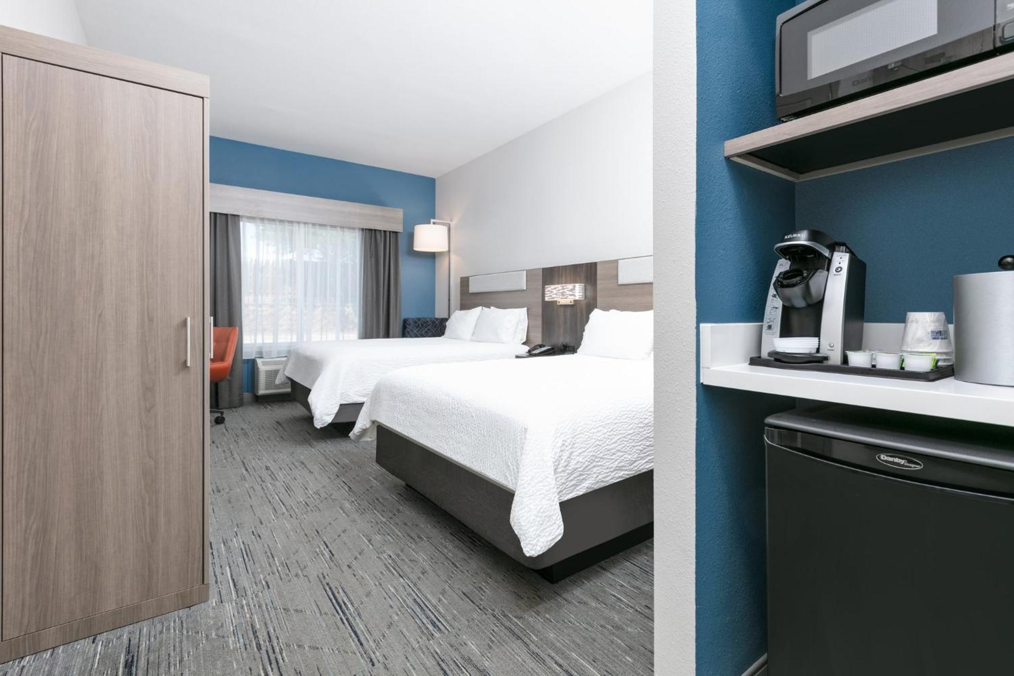 Holiday Inn Express Hotel & Suites Marshall By Ihg Экстерьер фото