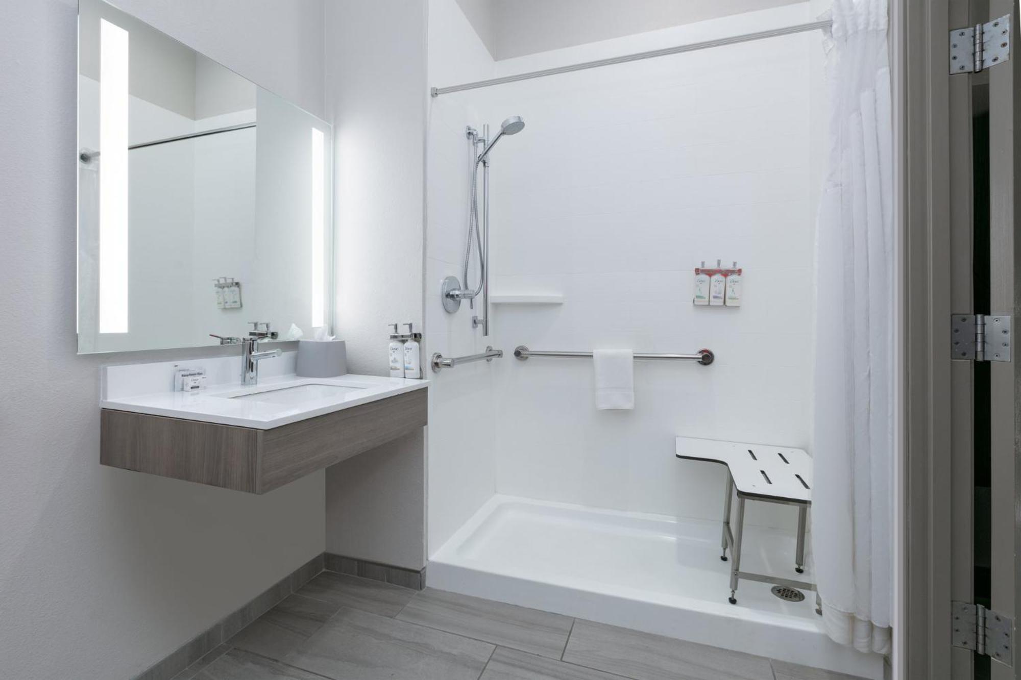 Holiday Inn Express Hotel & Suites Marshall By Ihg Экстерьер фото