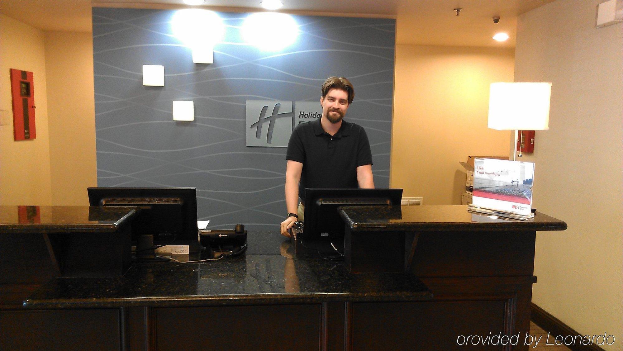Holiday Inn Express Hotel & Suites Marshall By Ihg Экстерьер фото